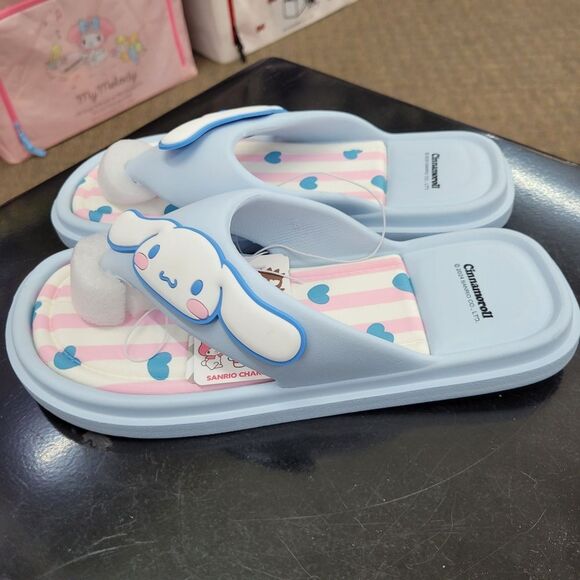 Brand New Sanrio Cinnamoroll Blue Heart Slippers Size: US 7 - Picture 3 of 10